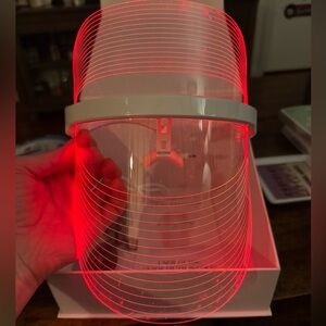 Solaris Laboratories NY How To Glow 4 Color LED Light Treatment Mask